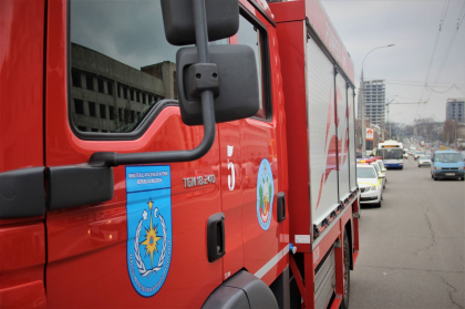 14 echipaje de pompieri - la spitalul Republican din capitala. O alerta falsa i-a pus pe jar pe salvatori. Cat a achitat statul pentru aceasta "interventie" 14 echipaje de pompieri - la spitalul Republican din capitala. O alerta falsa i-a pus pe jar pe salvatori. Cat a achitat statul pentru aceasta "interventie"