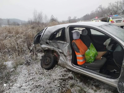 Accident violent la Hancesti. Doua masina au fost transformate in mormane de fiare, dupa ce unul dintre soferi a pierdut controlul volanului - GALERI FOTO