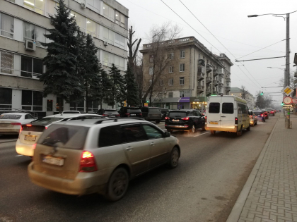 Atentie, soferi. Se circula in conditii de iarna, pe anumite portiuni de drum este ghetus. In capitala se circula cu dificultate Atentie, soferi. Se circula in conditii de iarna, pe anumite portiuni de drum este ghetus. In capitala se circula cu dificultate