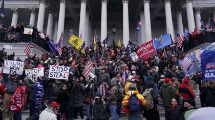 FBI avertizeaza ca sustinatorii lui Trump pun la cale noi proteste armate in toate cele 50 de capitale de stat FBI avertizeaza ca sustinatorii lui Trump pun la cale noi proteste armate in toate cele 50 de capitale de stat