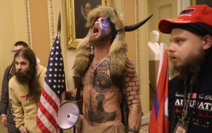 'Samanul' de la Capitoliu a spus tot! Cine l-a chemat sa faca de rusine America. Unul dintre membrii grupului s-a predat singur