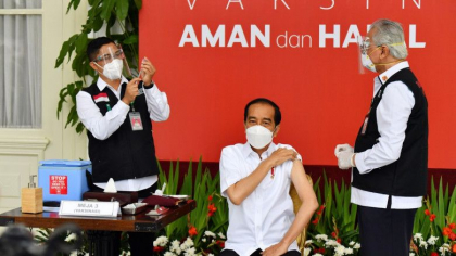 De ce a ales Indonezia sa vaccineze tinerii inaintea persoanelor in varsta? Vicepresedintele de 77 de ani nu va fi imunizat curand De ce a ales Indonezia sa vaccineze tinerii inaintea persoanelor in varsta? Vicepresedintele de 77 de ani nu va fi imunizat curand