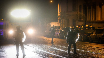 Protest in Belgia, dupa moartea unui tanar de culoare aflat in custodia politiei. Masina regelui, atacata cu pietre Protest in Belgia, dupa moartea unui tanar de culoare aflat in custodia politiei. Masina regelui, atacata cu pietre