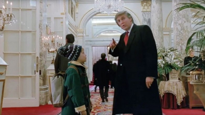 Donald Trump ar putea fi taiat din scena faimoasa din „Singur Acasa 2”. Cu cine vor fanii sa il inlocuiasca Donald Trump ar putea fi taiat din scena faimoasa din „Singur Acasa 2”. Cu cine vor fanii sa il inlocuiasca