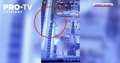 Detalii noi despre starea de sanatate a tanarului care a cazut de pe balustrada unei scari mobile dintr-un mall din capitala: "Urmeaza inca cel putin 4 interventii chirurgicale"