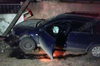 Accident la Camenca. Un sofer beat s-a izbit cu automobilul intr-un stalp - FOTO Accident la Camenca. Un sofer beat s-a izbit cu automobilul intr-un stalp - FOTO