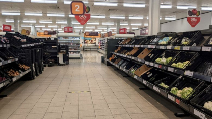 Brexitul incepe sa se simta in supermarketurile britanice: rafturi goale in raioanele de fructe si legume - VIDEO Brexitul incepe sa se simta in supermarketurile britanice: rafturi goale in raioanele de fructe si legume - VIDEO