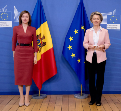 Maia Sandu a avut o intrevedere cu Ursula von der Leyen: "Ne-a asigurat ca putem continua sa ne bazam pe toata sustinerea din partea UE atat cu privire la vaccinarea cetatenilor nostri" Maia Sandu a avut o intrevedere cu Ursula von der Leyen: "Ne-a asigurat ca putem continua sa ne bazam pe toata sustinerea din partea UE atat cu privire la vaccinarea cetatenilor nostri"