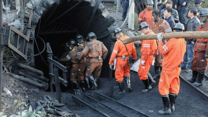 12 mineri chinezi au dat un semn de viata la o saptamana de la explozia care i-a ingropat in subteran 12 mineri chinezi au dat un semn de viata la o saptamana de la explozia care i-a ingropat in subteran