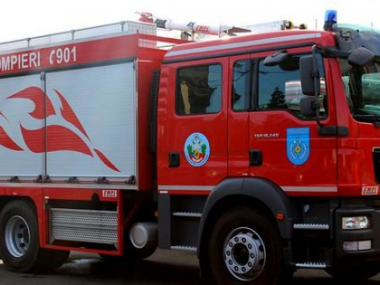 Incendiu la Anenii Noi. Acoperisul unui depozit - cuprins de flacari Incendiu la Anenii Noi. Acoperisul unui depozit - cuprins de flacari