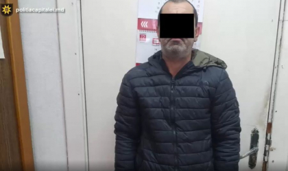 A vazut telefonul lasat fara supraveghere, l-a luat, dupa care a plecat. Vezi ce risca un barbat din Chisinau pentru furt