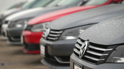 Deficitul global de cipuri ameninta industria auto. Marii producatori sunt nevoiti sa reduca sau chiar sa opreasca productia de masini Deficitul global de cipuri ameninta industria auto. Marii producatori sunt nevoiti sa reduca sau chiar sa opreasca productia de masini