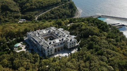 Palatul de 1 miliard de euro al lui Putin, cu patinoar de hochei si cazino propriu. Dezvaluirile dizidentului Alexei Navalnii FOTO Palatul de 1 miliard de euro al lui Putin, cu patinoar de hochei si cazino propriu. Dezvaluirile dizidentului Alexei Navalnii FOTO