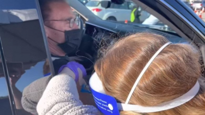 Arnold Schwarzenegger s-a vaccinat si a facut public momentul: "Vino cu mine, daca vrei sa traiesti!" - VIDEO Arnold Schwarzenegger s-a vaccinat si a facut public momentul: "Vino cu mine, daca vrei sa traiesti!" - VIDEO