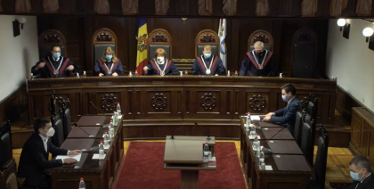 Sedinta Curtii Constitutionale la care s-a examinat sesizarea depusa cu privire la functionarea limbilor vorbite pe teritoriul RM Sedinta Curtii Constitutionale la care s-a examinat sesizarea depusa cu privire la functionarea limbilor vorbite pe teritoriul RM