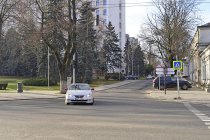 Circulatia pe o strada din capitala, care a fost inchisa pentru confortul politicienilor, redeschisa. Secretarul Maiei Sandu: "Drumurile nu sunt bunul unor oameni, ci apartin tuturor cetatenilor" - DOC Circulatia pe o strada din capitala, care a fost inchisa pentru confortul politicienilor, redeschisa. Secretarul Maiei Sandu: "Drumurile nu sunt bunul unor oameni, ci apartin tuturor cetatenilor" - DOC