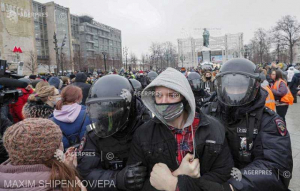 Proteste in Rusia: Marea Britanie se declara preocupata de retinerea protestatarilor pasnici, peste 1.600 de arestari Proteste in Rusia: Marea Britanie se declara preocupata de retinerea protestatarilor pasnici, peste 1.600 de arestari