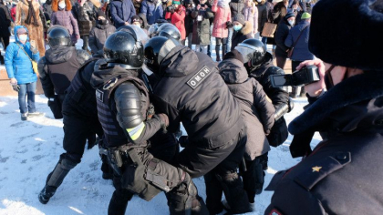 Demonstratii anti-Putin si pro-Navalnii in Rusia la -50 de grade. Politia a arestat deja zeci de persoane - GALERIE FOTO/VIDEO Demonstratii anti-Putin si pro-Navalnii in Rusia la -50 de grade. Politia a arestat deja zeci de persoane - GALERIE FOTO/VIDEO