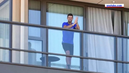 Novak Djokovic a avut parte de o surpriza iesita din comun la Adelaide, acolo unde este nevoit sa stea in izolare inainte de startul turneului Australian Open. Peste 20 de fani l-au vizitat