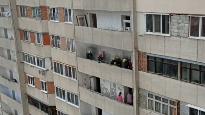Incendiu in capitala. Un apartament fost cuprins de flacari. Locatarii - evacuati - GALERIE FOTO Incendiu in capitala. Un apartament fost cuprins de flacari. Locatarii - evacuati - GALERIE FOTO