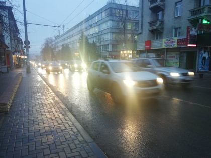 Atentie, soferi. Carosabilul este umed, iar drumul alunecos. In capitala se circula cu dificultate