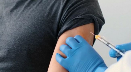 Cei mai bogati 10 oameni din lume ar putea sa cumpere vaccinuri pentru toata populatia mondiala