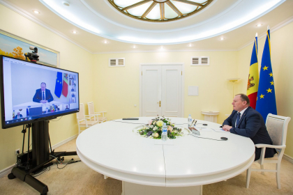 Guvernul va oferi 41 de milioane de lei pentru a oferi indemnizatiile unice de 16 mii de lei angajatilor sistemului medical si din domeniul public care s-au imbolnavit de COVID-19 in timpul serviciului / DOC