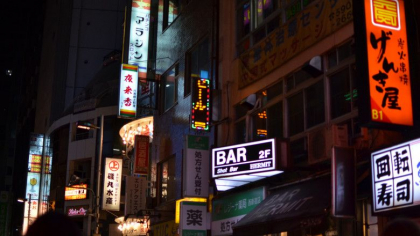Scandal in Japonia dupa ce mai multi parlamentari au petrecut in cluburile de noapte de lux. Premierul si-a cerut scuze