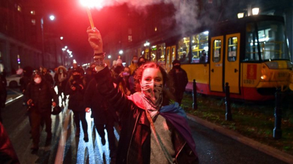 Proteste in mai multe orase din Polonia dupa decizia privind interzicerea avortului Proteste in mai multe orase din Polonia dupa decizia privind interzicerea avortului