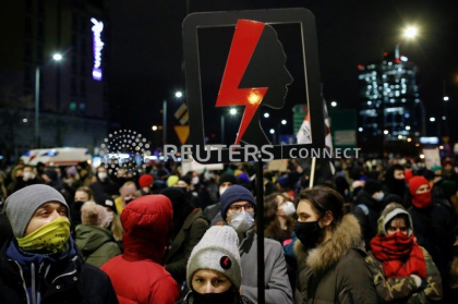 Polonia: Proteste de strada dupa anuntul privind intrarea in vigoare a interdictiei aproape totale a avorturilor Polonia: Proteste de strada dupa anuntul privind intrarea in vigoare a interdictiei aproape totale a avorturilor