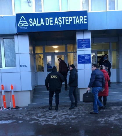 Perchezitii la Agentia Servicii Publice: peste 100 de cetateni au obtinut permise false. Sunt implicati angajati ai ASP si instructori auto - GALERIE FOTO