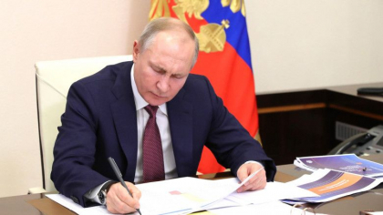 Vladimir Putin a promulgat prelungirea tratatului New START cu cinci ani