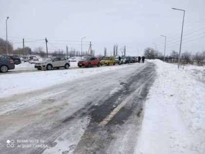 Trafic intens la frontiera cu Ucraina. Zeci de masini asteapta sa iasa din tara - FOTO Trafic intens la frontiera cu Ucraina. Zeci de masini asteapta sa iasa din tara - FOTO