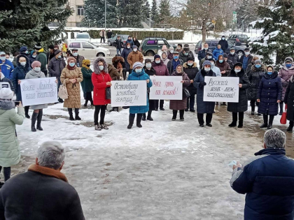 Miting in sustinerea limbii ruse, la Ceadir-Lunga. Oamenii protesteaza dupa decizia Curtii Constitutionale, privind statutul special al limbii ruse - FOTO Miting in sustinerea limbii ruse, la Ceadir-Lunga. Oamenii protesteaza dupa decizia Curtii Constitutionale, privind statutul special al limbii ruse - FOTO