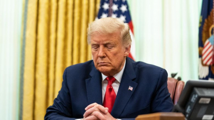 Mai multi avocati au parasit echipa lui Donald Trump inaintea procesului de impeachment