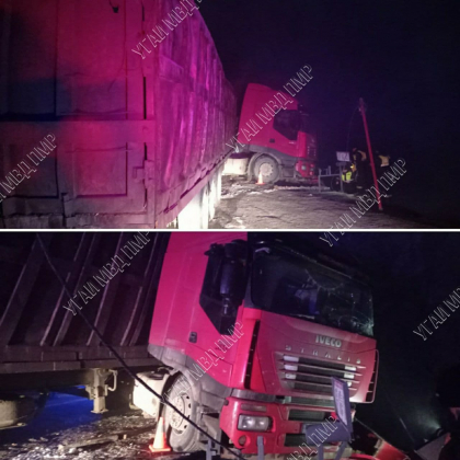 Accident la Dubasari. Un TIR a intrat intr-un post de pacificatori din regiunea transnistreana - FOTO Accident la Dubasari. Un TIR a intrat intr-un post de pacificatori din regiunea transnistreana - FOTO