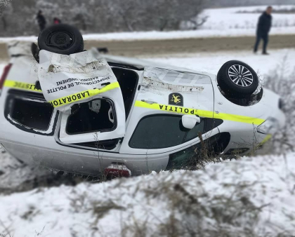 Accident grav la Calarasi. O masina de politie s-a rasturnat si a ajuns intr-un sant. Sunt victime - GALERIE FOTO