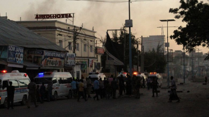 Atac armat asupra unui hotel din Mogadishu. Islamistii au ucis cel putin 17 persoane