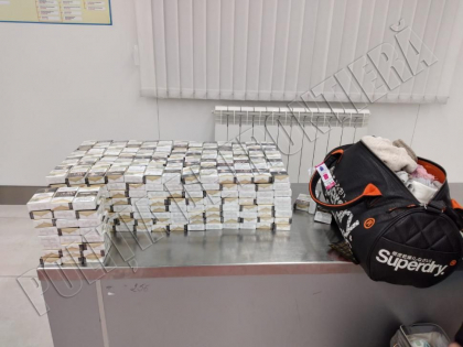 Un barbat din Ialoveni a vrut sa ajunga in Marea Britanie cu sute de pachete de tigari. Ce le-a spus politistilor Un barbat din Ialoveni a vrut sa ajunga in Marea Britanie cu sute de pachete de tigari. Ce le-a spus politistilor