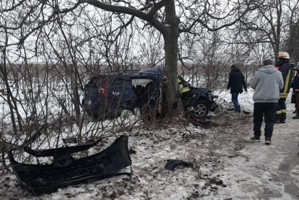 Accident grav pe soseaua Cainari-Anenii Noi. Un sofer a pierdut controlul volanului, a derapat de pe sosea si s-a lovit puternic intr-un copac - GALERIE FOTO Accident grav pe soseaua Cainari-Anenii Noi. Un sofer a pierdut controlul volanului, a derapat de pe sosea si s-a lovit puternic intr-un copac - GALERIE FOTO