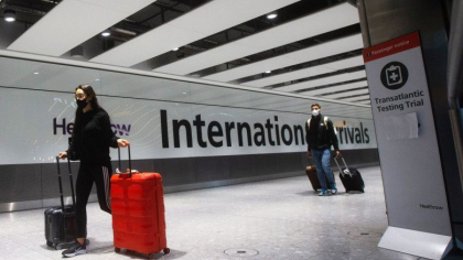 Marea Britanie anunta noi reguli la intrarea in tara. Carantina la hotel pentru cei sositi din 33 de state