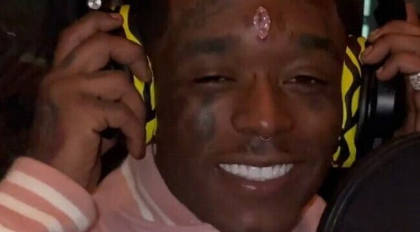 Rapperul Lil Uzi Vert si-a pus in frunte un diamant roz de 24 de milioane de dolari. FOTO Rapperul Lil Uzi Vert si-a pus in frunte un diamant roz de 24 de milioane de dolari. FOTO