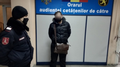 Un barbat din Floresti, prins cu 18 pachetele de droguri la el - FOTO