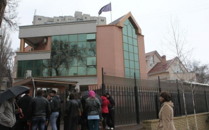 Ambasada Romaniei la Chisinau vine cu un anunt important pentru moldoveni in legatura cu preluarea dosarelor de redobandire a cetateniei romane Ambasada Romaniei la Chisinau vine cu un anunt important pentru moldoveni in legatura cu preluarea dosarelor de redobandire a cetateniei romane