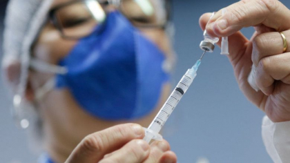 Japonia va arunca milioane de doze de vaccin Pfizer, pentru ca nu are seringile potrivite