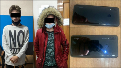 Doi adolescenti din capitala au furat un telefon de la un alt minor in plina strada. Ce risca faptasii - VIDEO Doi adolescenti din capitala au furat un telefon de la un alt minor in plina strada. Ce risca faptasii - VIDEO