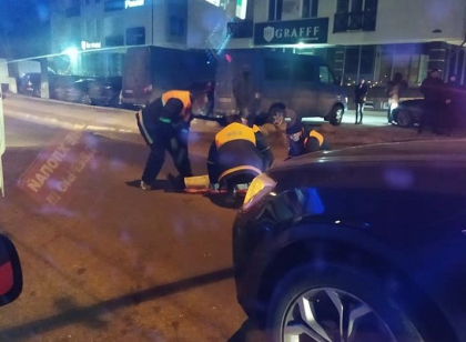 Accident in capitala. Un BMW a lovit o tanara beata care trecea drumul neregulamentar. Ce spune politia - FOTO Accident in capitala. Un BMW a lovit o tanara beata care trecea drumul neregulamentar. Ce spune politia - FOTO
