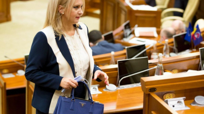 Natalia Gavrilita, in fata deputatilor: "Sor se afla in geanta Violetei Ivanov". O poseta ca cea a deputatei ar costa peste 2 mii de dolari - FOTO/VIDEO Natalia Gavrilita, in fata deputatilor: "Sor se afla in geanta Violetei Ivanov". O poseta ca cea a deputatei ar costa peste 2 mii de dolari - FOTO/VIDEO