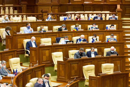 Votat in prima lectura: deputatii vor depune juramantul in fata plenului Parlamentului Votat in prima lectura: deputatii vor depune juramantul in fata plenului Parlamentului