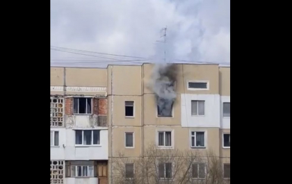 Incendiu in capitala. Un apartament a luat foc. Pompierii - la fata locului - VIDEO Incendiu in capitala. Un apartament a luat foc. Pompierii - la fata locului - VIDEO